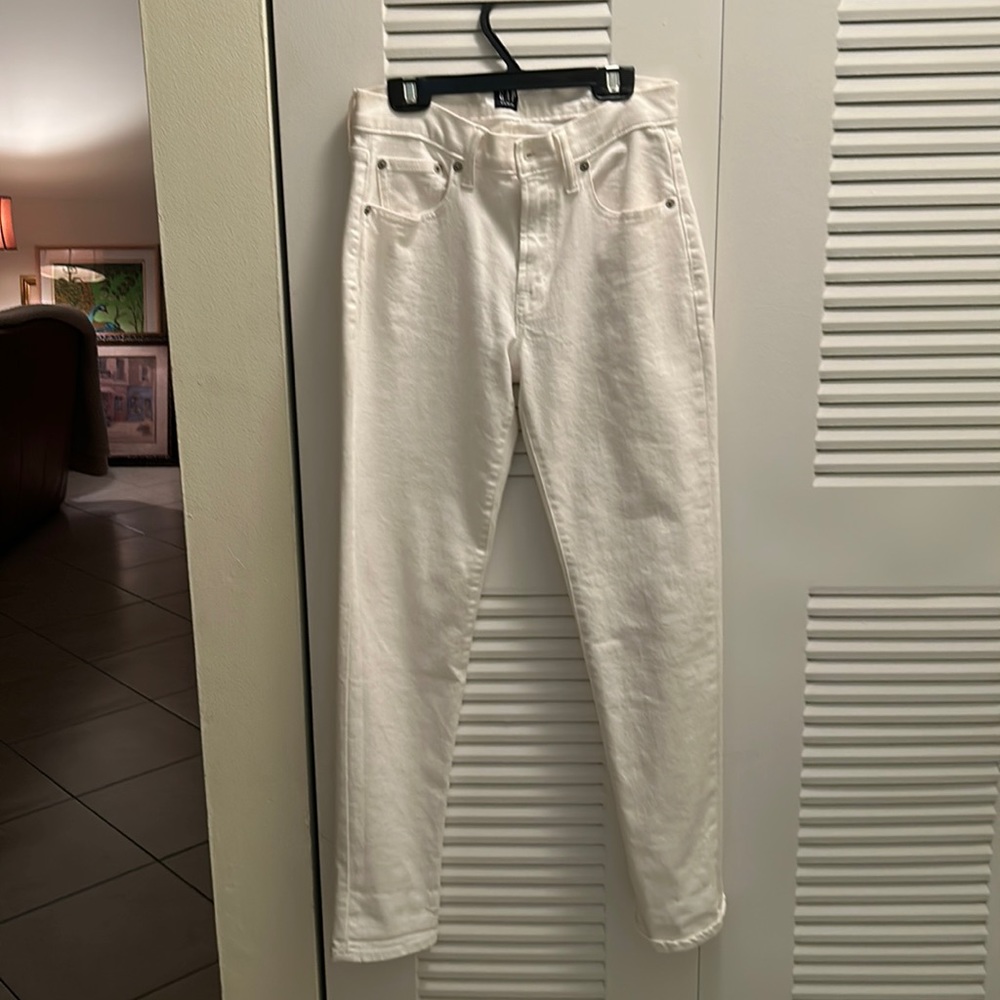 Brand new white girlfriend gap 00 size 24 new without tags